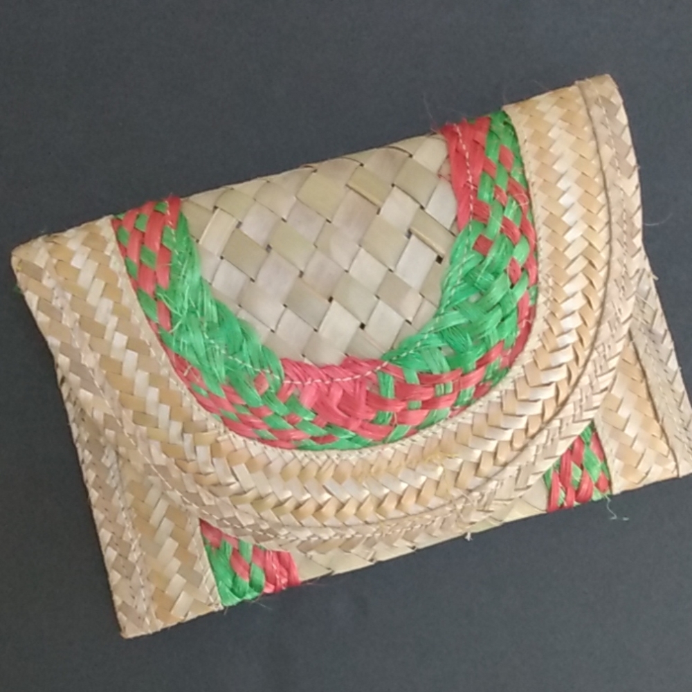 Vintage Straw/Palm basket weave clutch